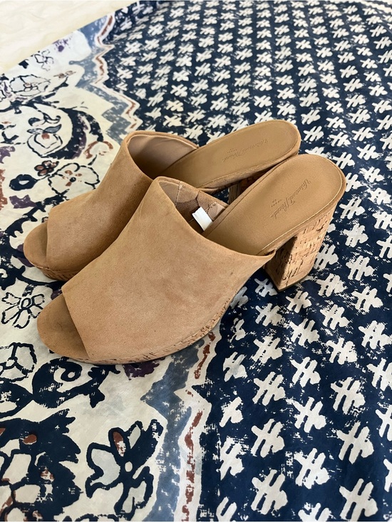 Universal Thread Shoes - Women's Tan Suede Peep-Toe Cork Block Heel Mules